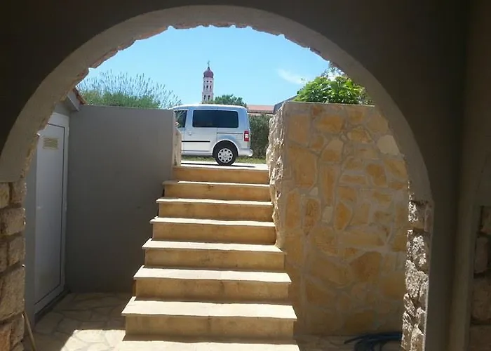 Jartic * Betina (Sibenik-Knin)